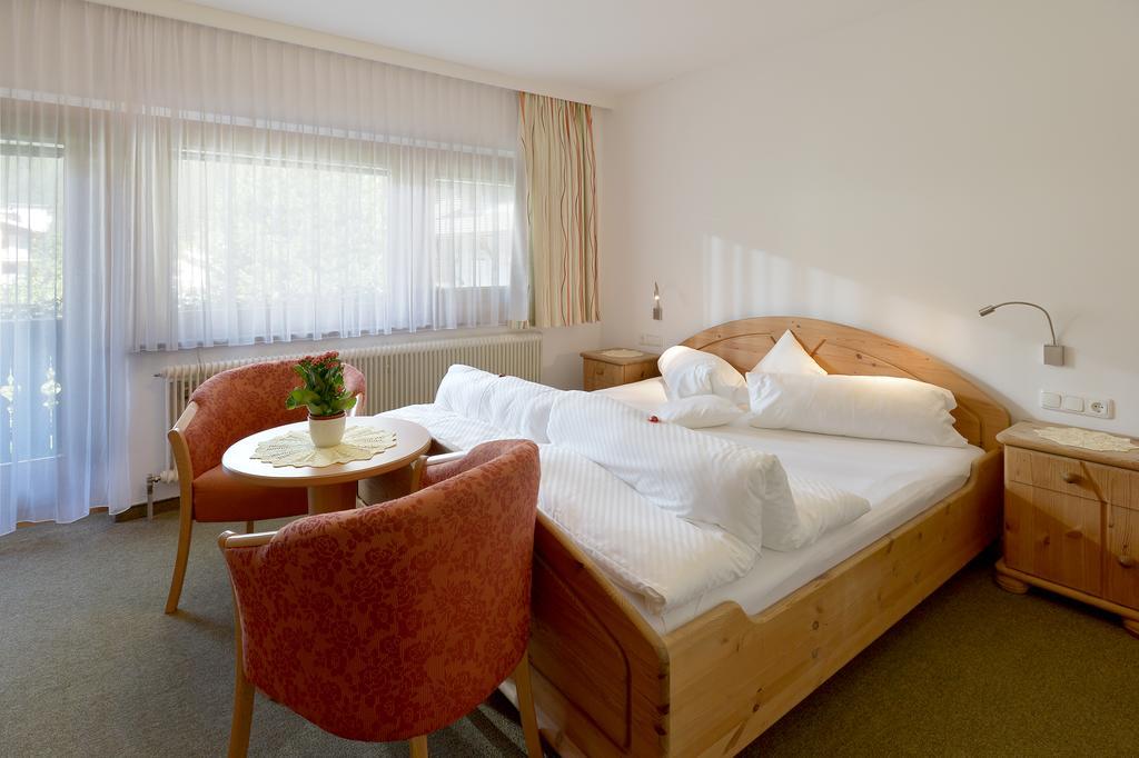 Gaestehaus Ahornblick Mayrhofen Pokój zdjęcie